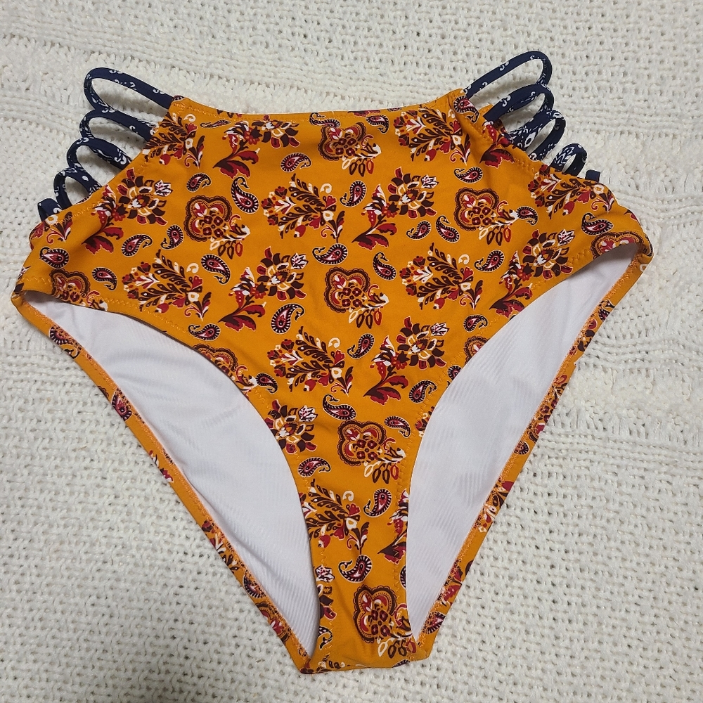 Cupshe high waisted orange paisley swim bottoms size small